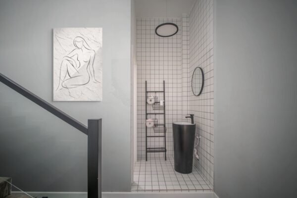 Parisienne Style Minimal Line Art – Textured Nude Woman Canvas for Elegant Interiors - 32"